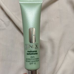 CLINIQUE Redness solutions Base SPF 15